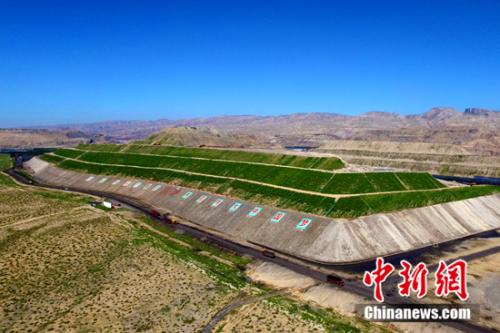 廣納集團在烏海市海南區駱駝山礦區渣山環境綜合治理項目航拍圖