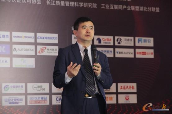 e-works總編黃培博士
