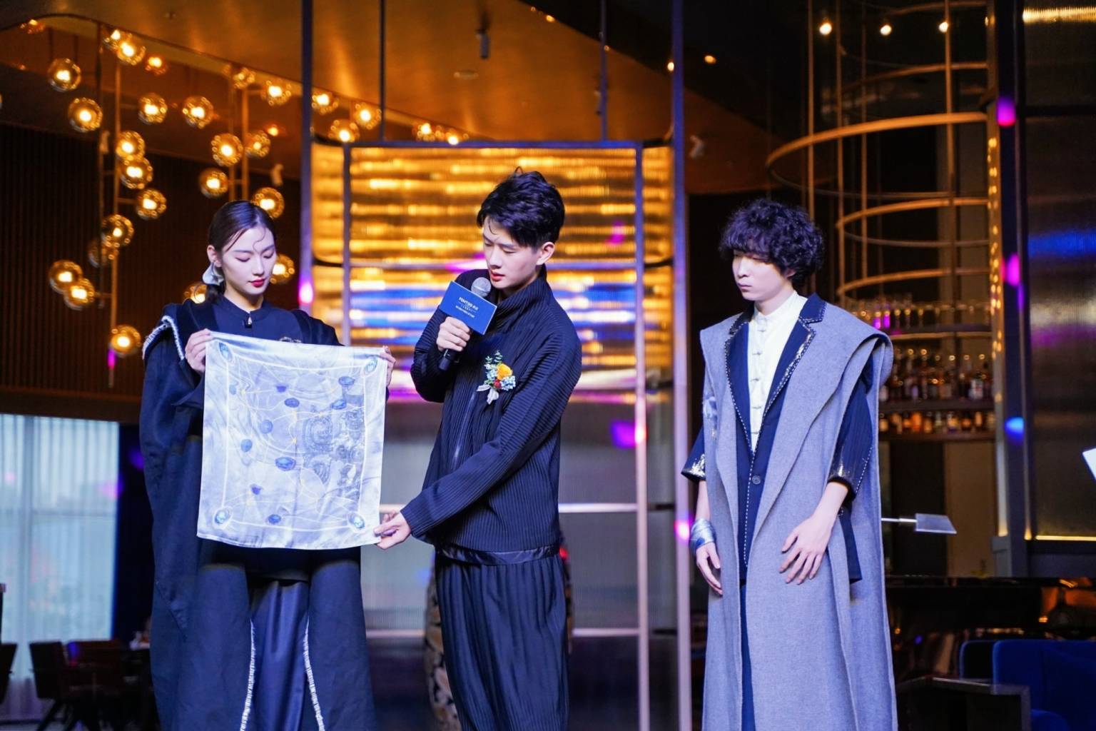 FONTOO楓渡×酸痞 跨界聯(lián)合設(shè)計(jì)藝術(shù)潮品在德陽(yáng)廣漢楓渡酒店展出.jpg